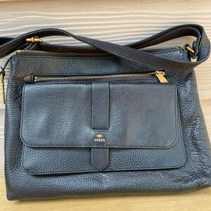 Used Fossil Black Kinley Leather Crossbody w/Gold Accents - excellent condition